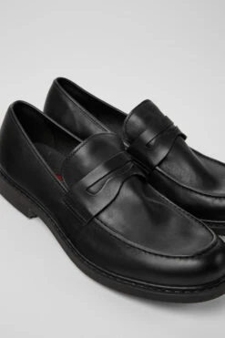 Neuman Classic Men's Black Moccasin